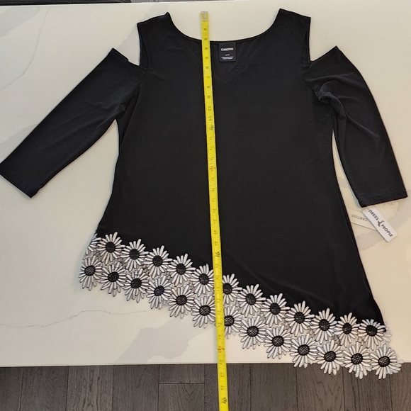 NWT Cartise Black Cut Out Sleeve Bottom Angled Top with Appliqued Flower Trim - Picture 2 of 12